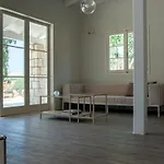 The - Retreat With Pool & Seaview
