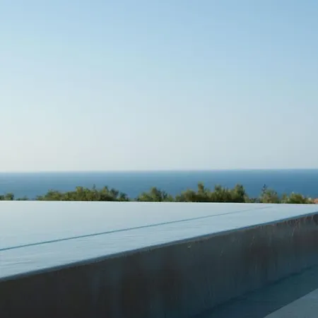 Casa vacanze The - Retreat With Pool & Seaview
