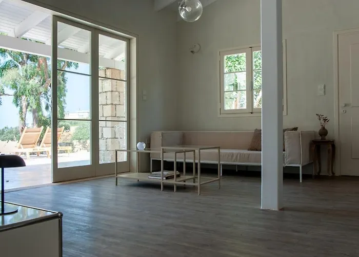 The - Retreat With Pool & Seaview